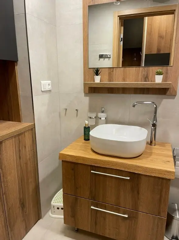 Koupelnová skříňka s umyvadlem na míru
